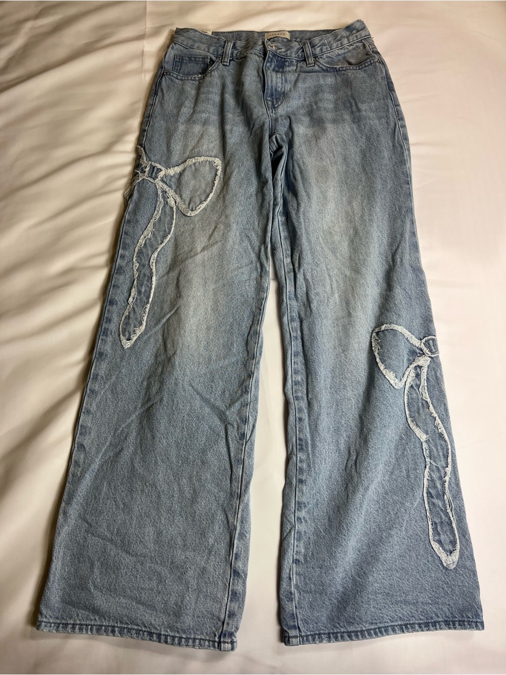 PacSun Jeans women size 26 with Frayed Bow Appliqués Casey Low Rise Baggy